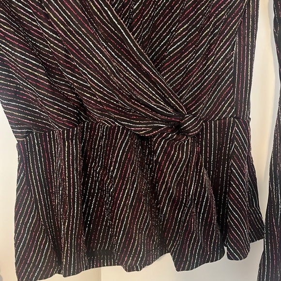 Sparkly black wrap going out top - Picture 3 of 5